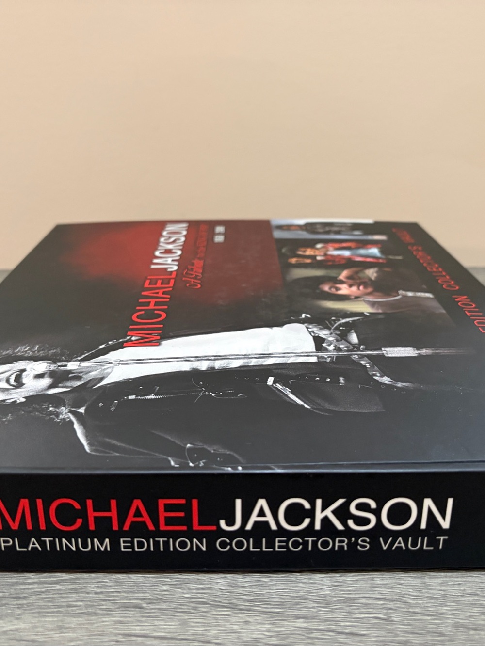 MJ  "A Tribute to the King of Pop 1958-2009" Platinum Ed. Collector's Vault - Picture 3 of 13